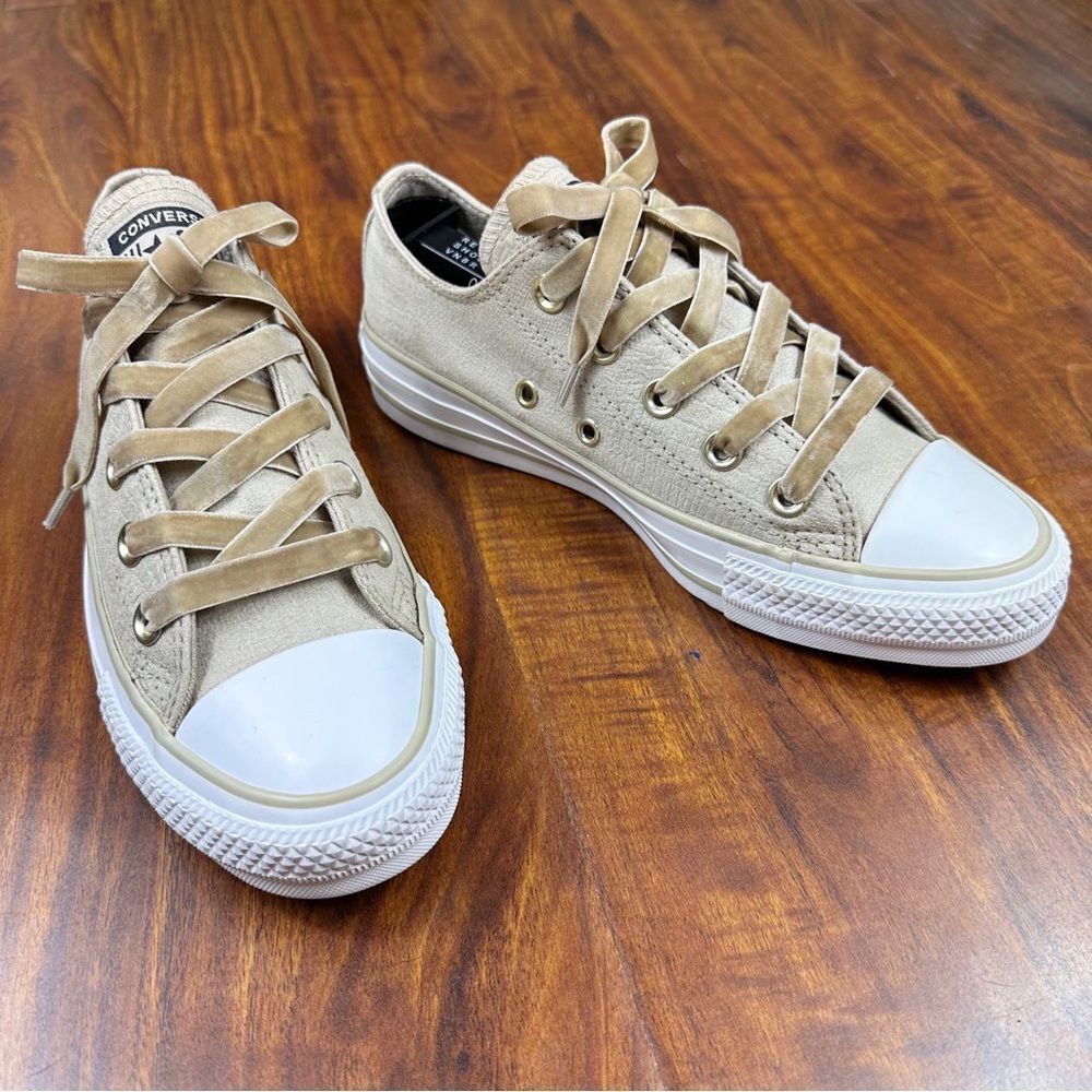 Converse Chuck Taylor All-Star w/ Gator Suede